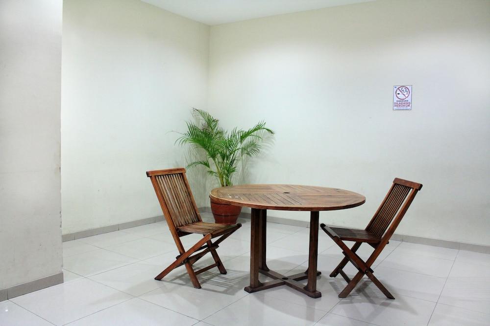 Oyo 266 Margonda Residence 5 Depok Luaran gambar